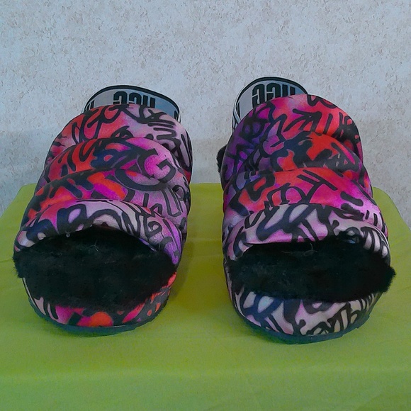 NWOT UGG AU Graffiti Puffer Slides Woman’s Size US6/EU37 RN# 88276 No Box - Picture 3 of 8